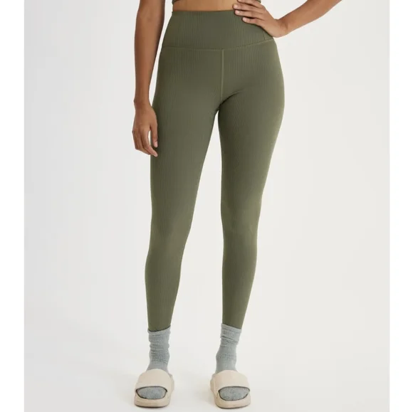 Girlfriend Collective Rib High Rise Leggings in Cypress Size M